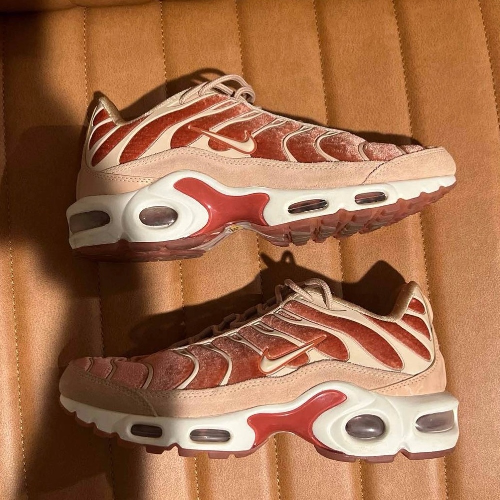 Nike Air Max Plus Lux ‘ Dusty Peach